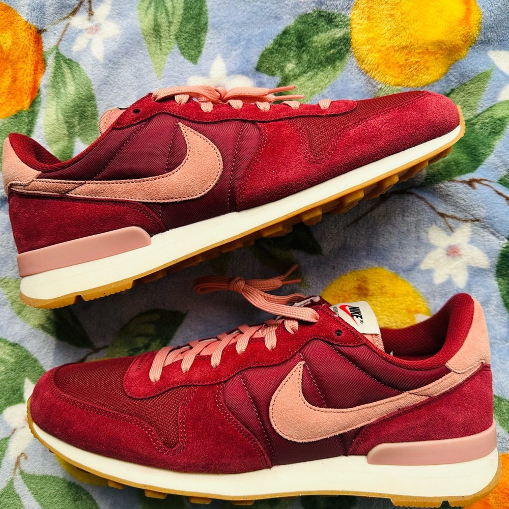 Nike Internationalist Red and Pink Sneakers Men’s size 11 - Picture 2 of 6